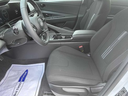 New 2025 Hyundai Elantra SEL FWD image 23