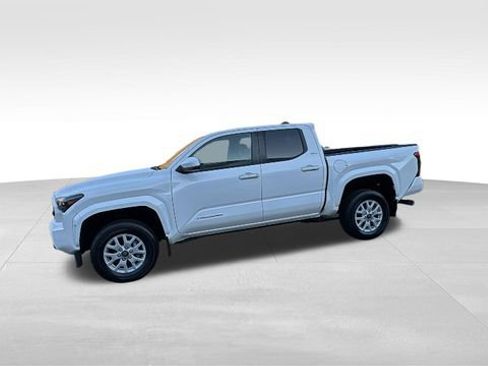 Used 2024 Toyota Tacoma SR5 AWD/4WD image 4