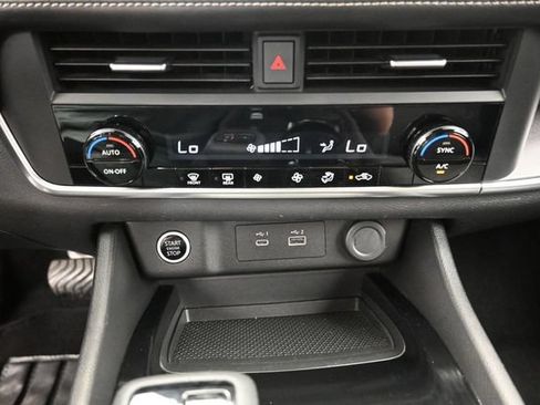 Used 2023 Nissan Rogue SV FWD image 17