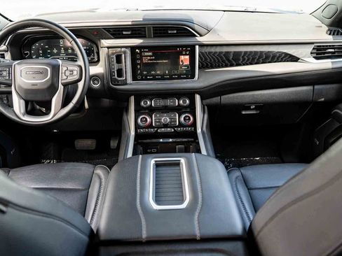 Used 2024 GMC Yukon Denali AWD/4WD image 25