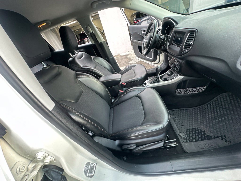 Used 2019 Jeep Compass Latitude w/ Cold Weather Group AWD/4WD image 35
