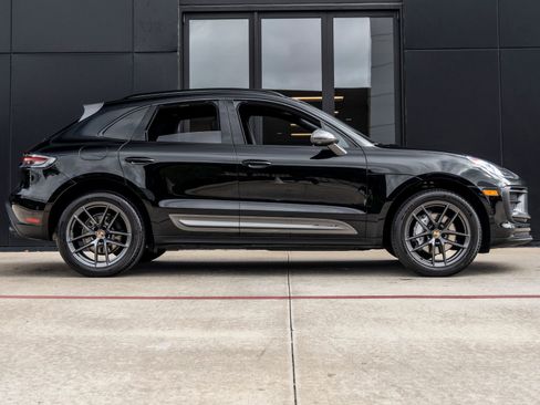 Certified 2023 Porsche Macan Turbo image 12