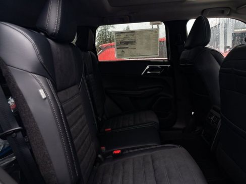 New 2025 Mitsubishi Outlander SE image 22