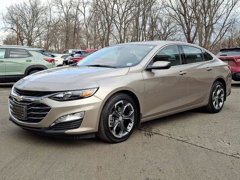 Used 2022 Chevrolet Malibu LT image 3