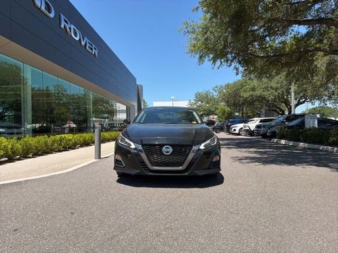 Used 2019 Nissan Altima 2.5 SR FWD image 2