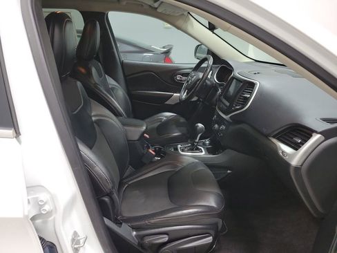 Used 2018 Jeep Cherokee Latitude Plus image 21