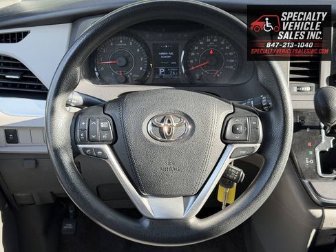 Used 2015 Toyota Sienna LE FWD image 37
