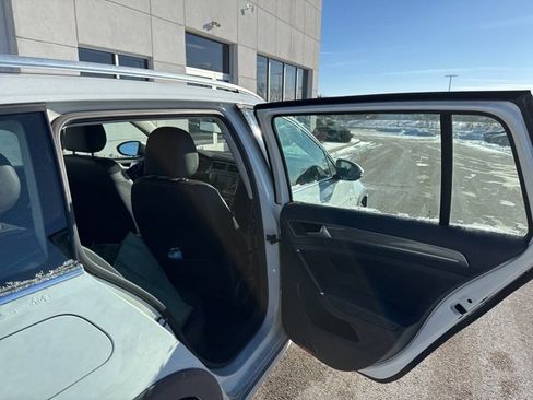 Used 2017 Volkswagen Golf Alltrack SE image 16