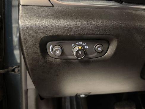 Used 2020 Chevrolet Traverse RS FWD image 19