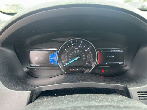 Used 2017 Ford Explorer XLT w/ Equipment Group 202A AWD/4WD image 29