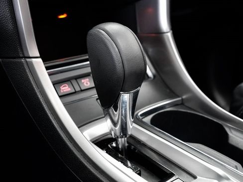 Used 2022 Subaru Ascent Limited w/ Technology Package image 19