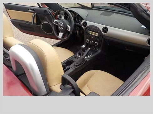 Used 2011 MAZDA MX-5 Miata Grand Touring w/ Premium Pkg image 12