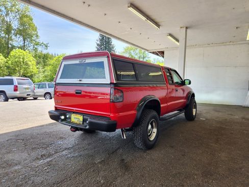 Used 2003 Chevrolet S10 Pickup LS w/ LS Preferred Equipment Group AWD/4WD image 3
