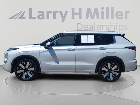 Used 2025 Mitsubishi Outlander SEL FWD image 2