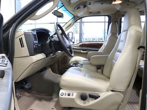 Used 2005 Ford Excursion Limited image 76