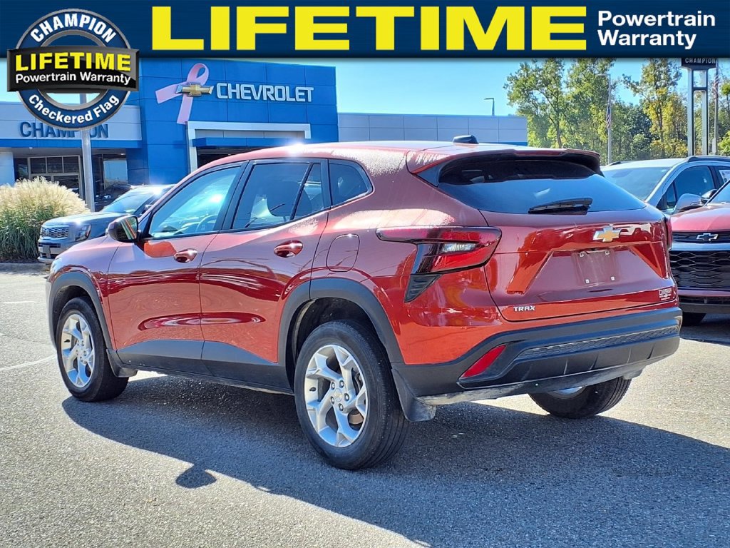 Used 2024 Chevrolet Trax LS w/ LS Convenience Package FWD image 7