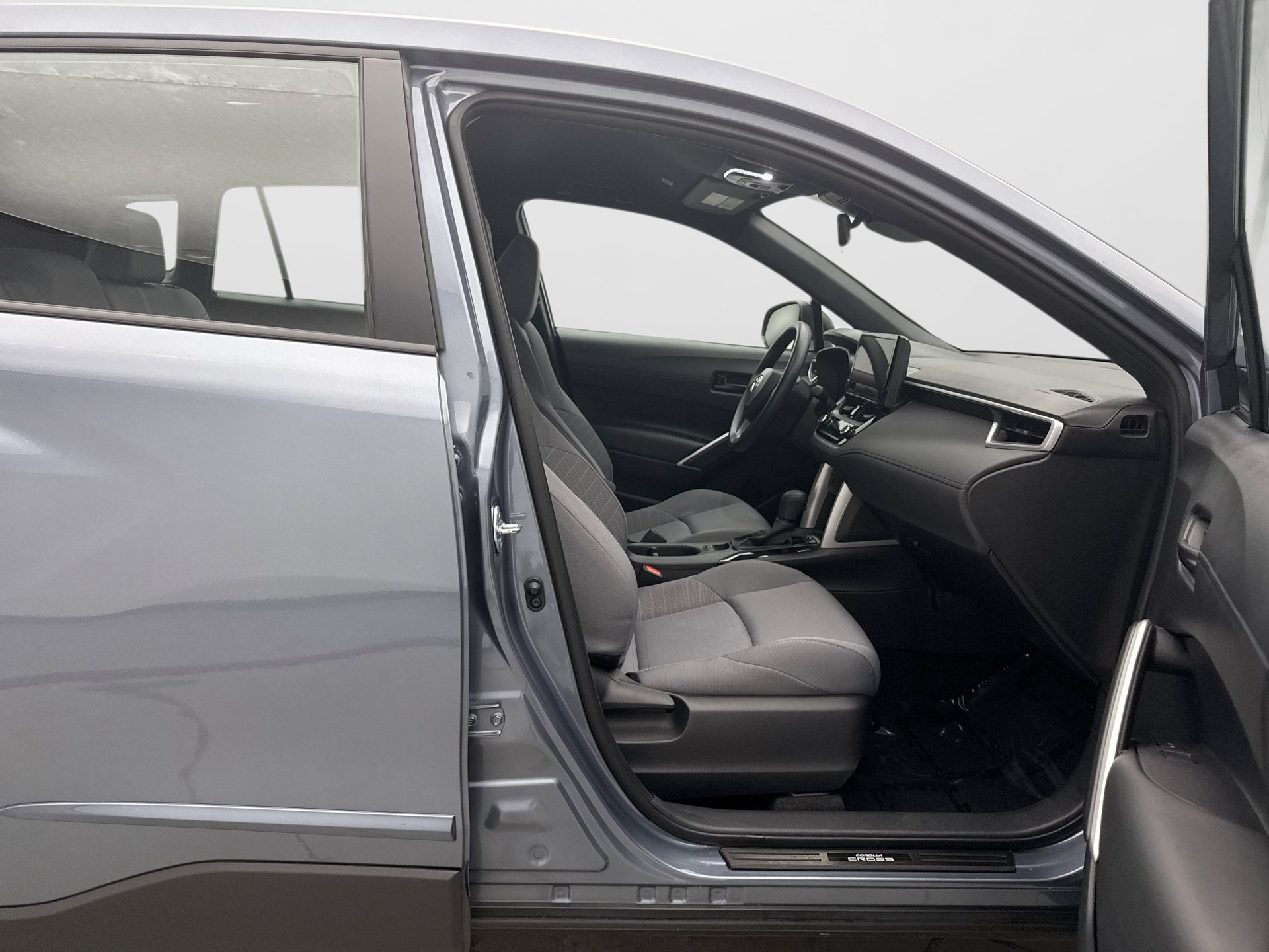 Used 2025 Toyota Corolla Cross AWD Hybrid image 16