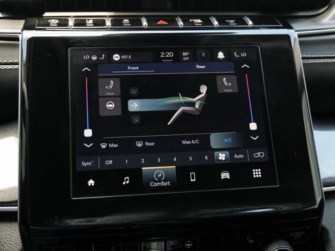 Used 2021 Jeep Grand Cherokee L Laredo w/ Luxury Tech Group I AWD/4WD image 24