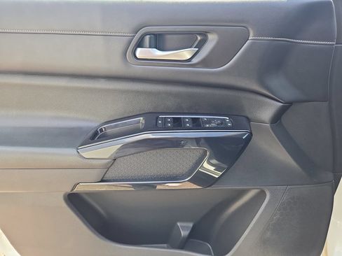 Used 2022 Nissan Pathfinder S FWD image 16