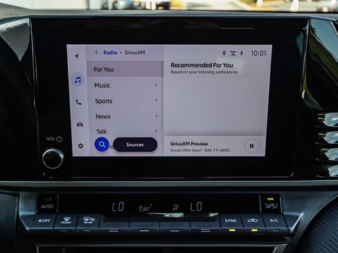 Used 2025 Toyota Camry SE image 31