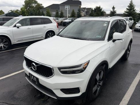Used 2019 Volvo XC40 T5 Momentum AWD/4WD image 1