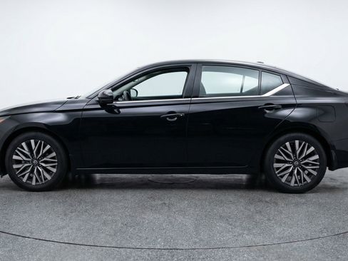 Used 2025 Nissan Altima 2.5 SV image 5