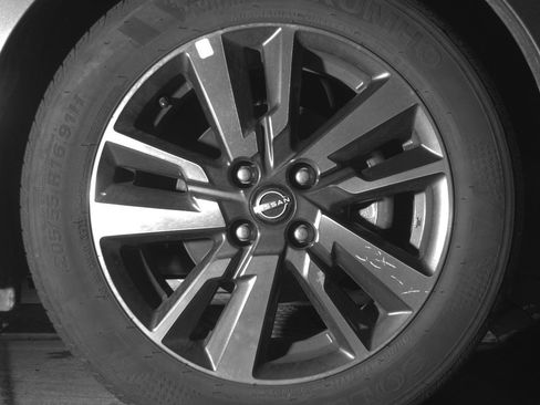 Used 2025 Nissan Versa SV FWD image 13