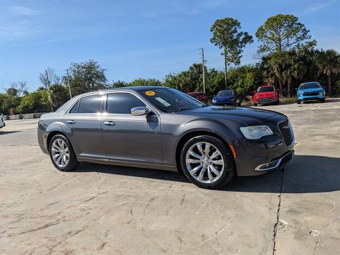 Used 2019 Chrysler 300 Limited image 3