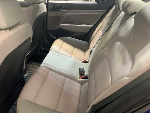 Used 2017 Hyundai Elantra SE image 5