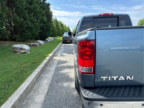 Used 2012 Nissan Titan SL w/ SL Technology Pkg AWD/4WD image 3