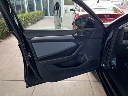 Used 2025 Volkswagen Jetta SE image 20