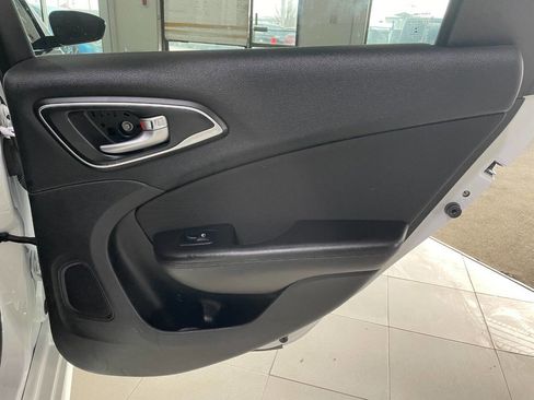 Used 2015 Chrysler 200 Limited image 21