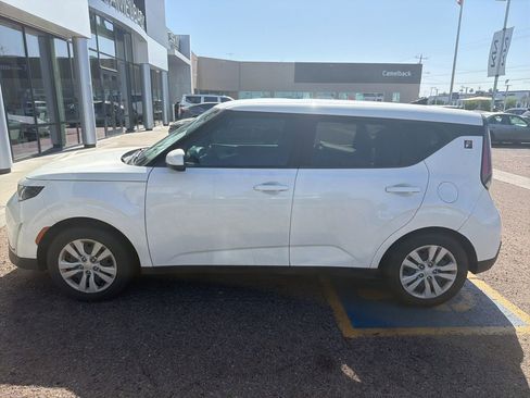 Used 2023 Kia Soul LX FWD image 1