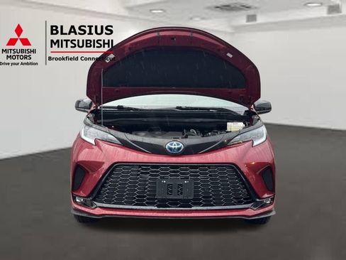 Used 2025 Toyota Sienna XSE w/ XSE Plus Package image 34