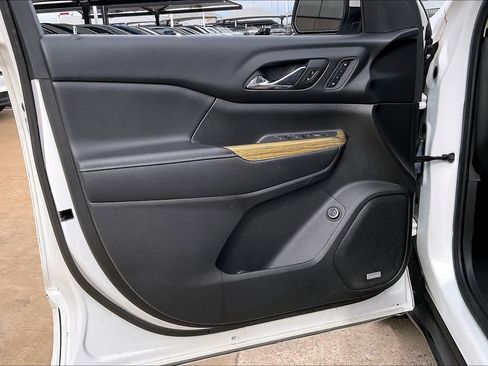 Used 2018 GMC Acadia Denali image 21