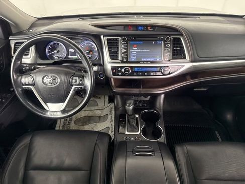 Used 2018 Toyota Highlander Limited Platinum image 25