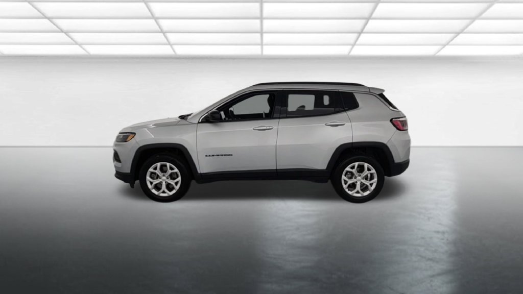 Used 2024 Jeep Compass Latitude AWD/4WD image 5