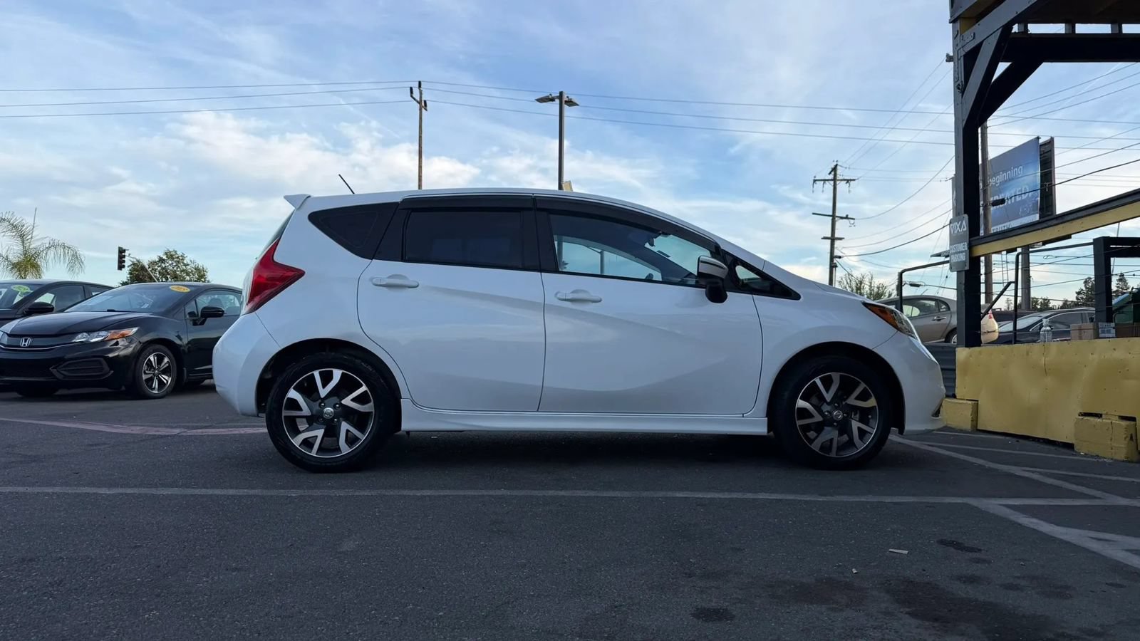 Used 2015 Nissan Versa Note SR FWD image 4