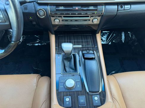 Used 2013 Lexus LS 460 w/ Comfort Pkg RWD image 18