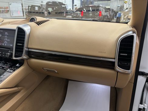 Used 2017 Porsche Cayenne Platinum Edition image 29