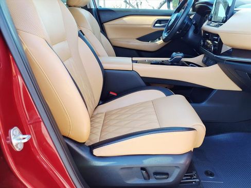 Used 2023 Nissan Rogue Platinum w/ Platinum Premium Package image 11