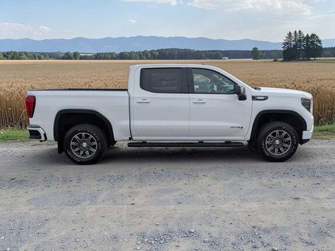 Used 2024 GMC Sierra 1500 AT4 w/ Technology Package AWD/4WD image 7