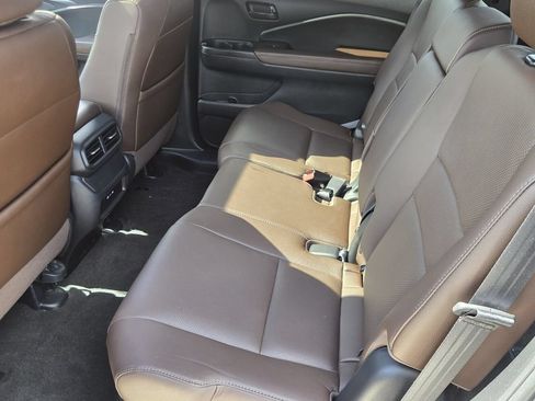 Used 2025 Honda Passport EX-L image 11