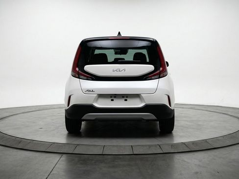 Used 2025 Kia Soul LX w/ LX Technology Package FWD image 7