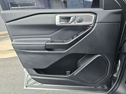 Used 2020 Ford Explorer Limited image 30