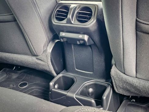 Certified 2022 Jeep Gladiator Willys image 33