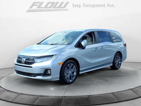 New 2026 Honda Odyssey Touring image 3