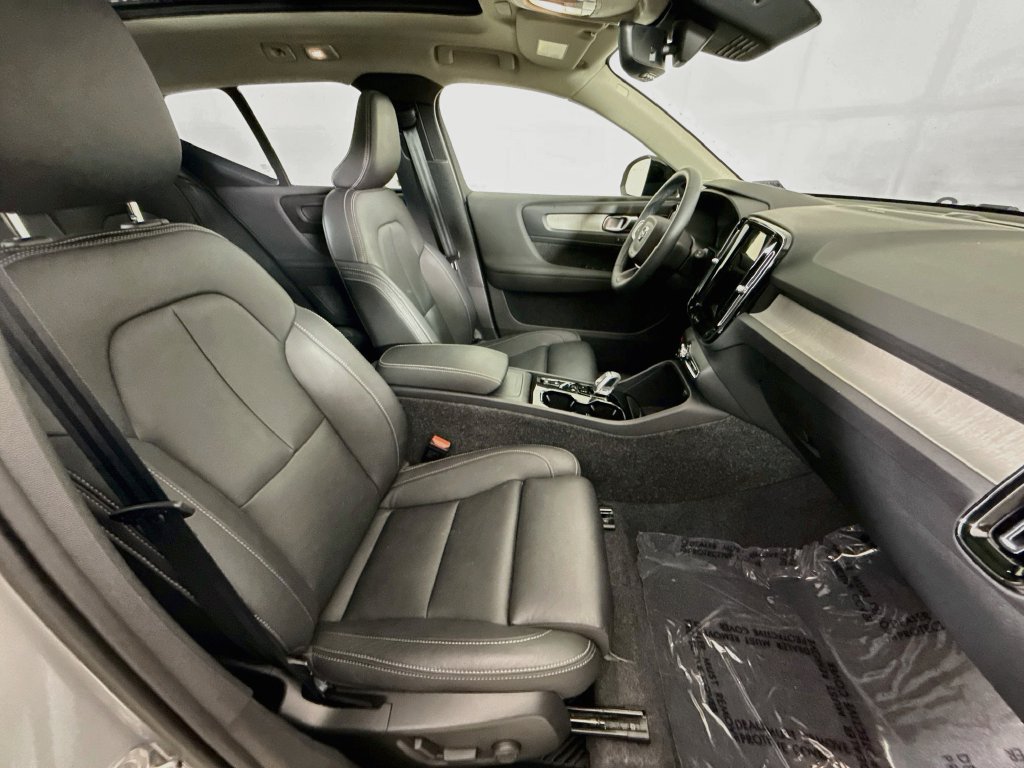 Used 2025 Volvo XC40 B5 Ultra AWD/4WD image 27