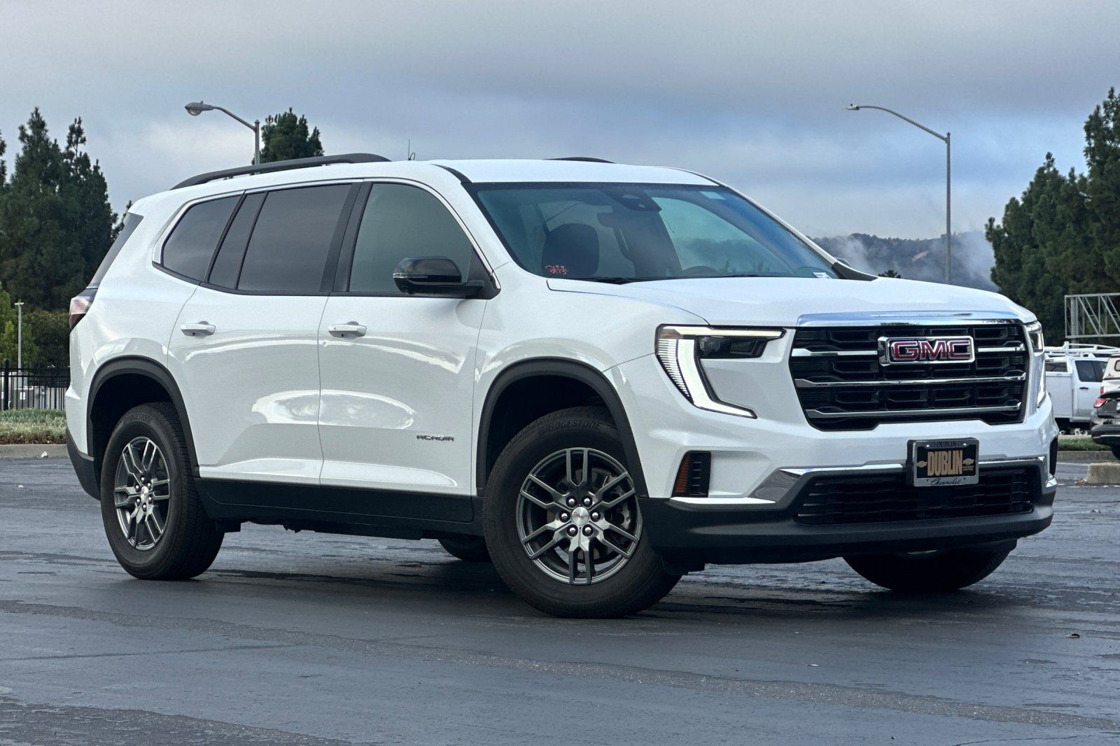 Used 2026 GMC Acadia Elevation FWD image 2