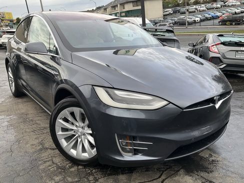 Used 2017 Tesla Model X 75D image 1